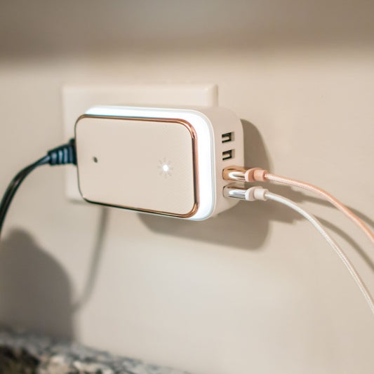 4-PORT USB SUPERCHARGER & NIGHT LIGHT